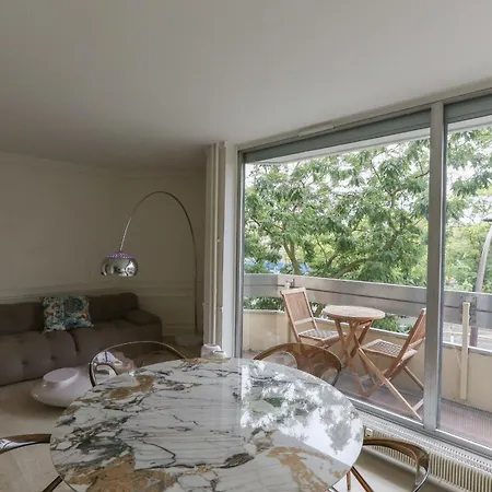 Apt With Balcony In Apartment Paris