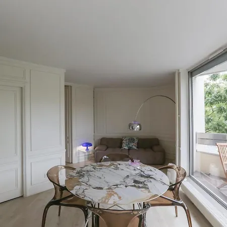 Apartment Apt With Balcony In Paris